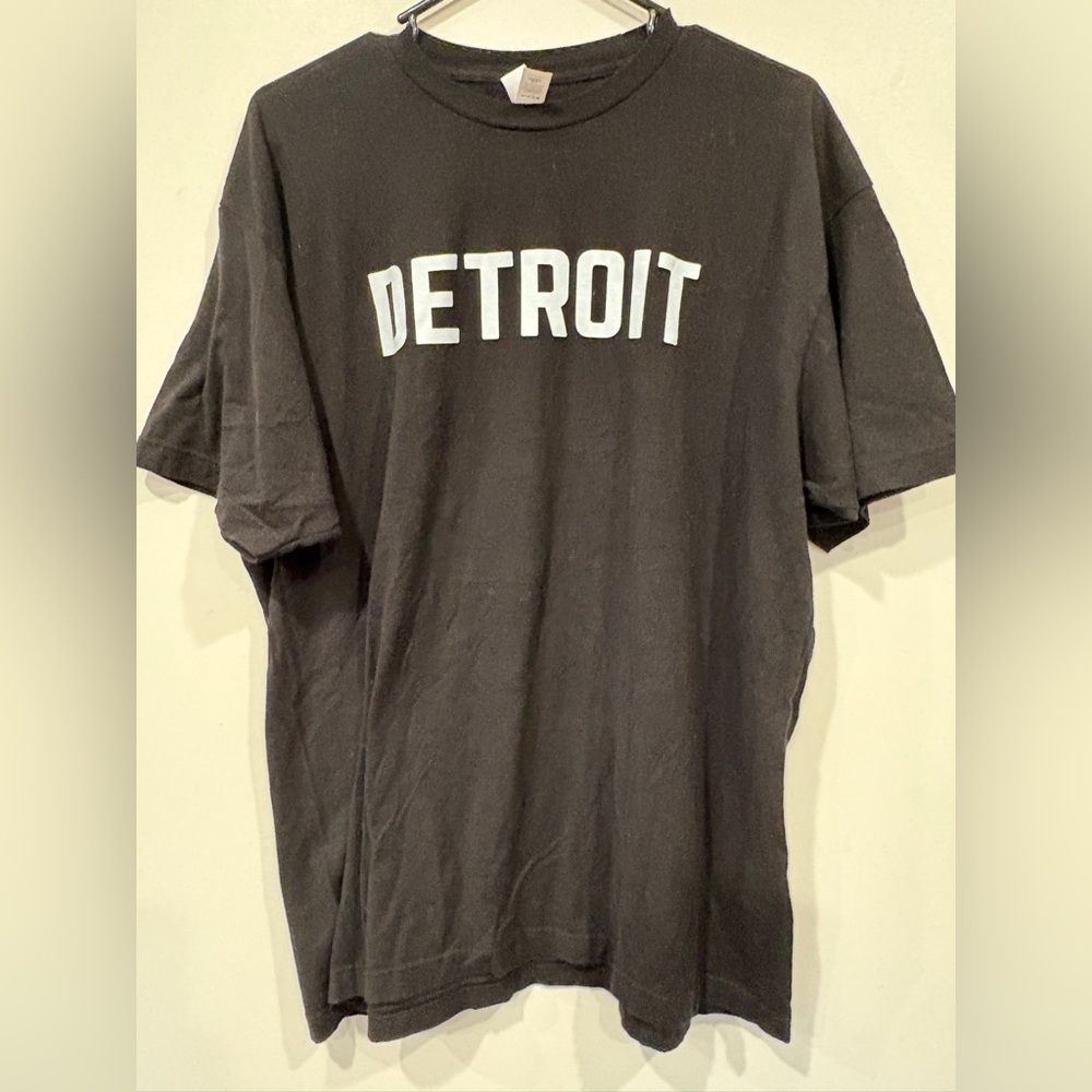 Men’s super soft Detroit Black/White tee, Size XL